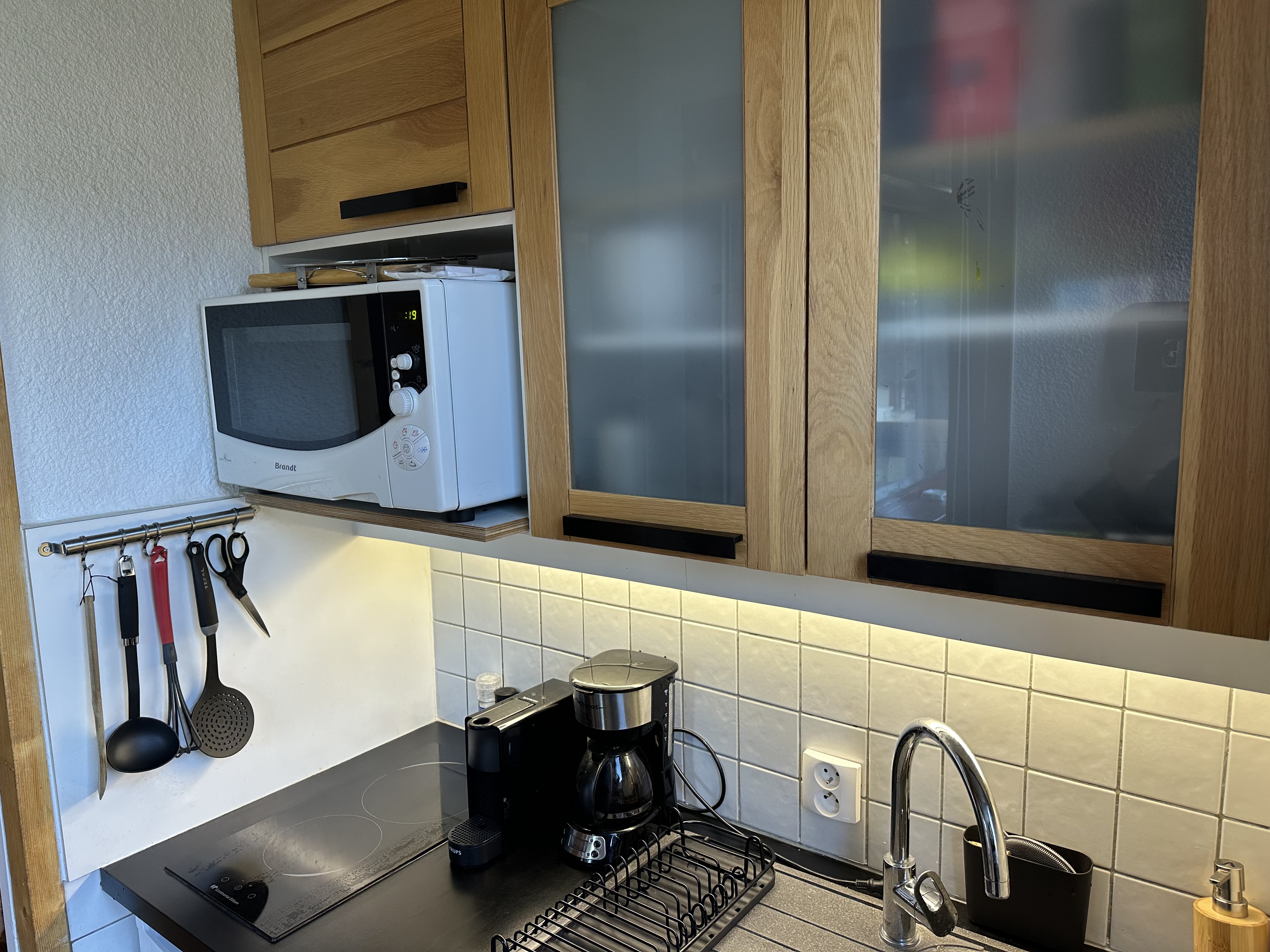 2 machines à café : percolateur et Nespresso