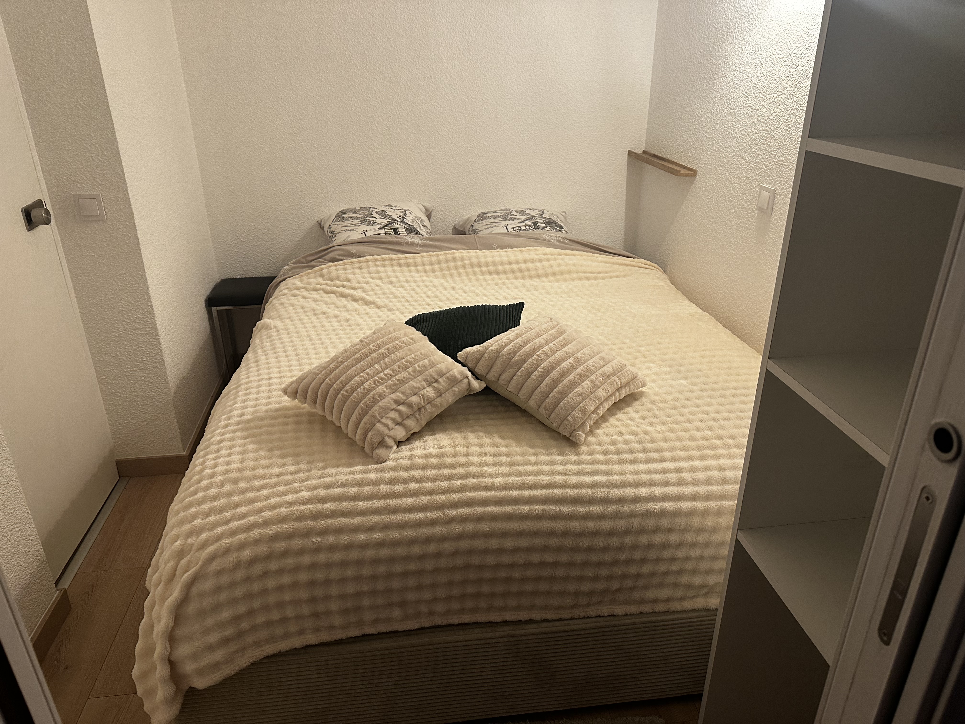 Chambre séparée, lit 160 cm x 200 cm